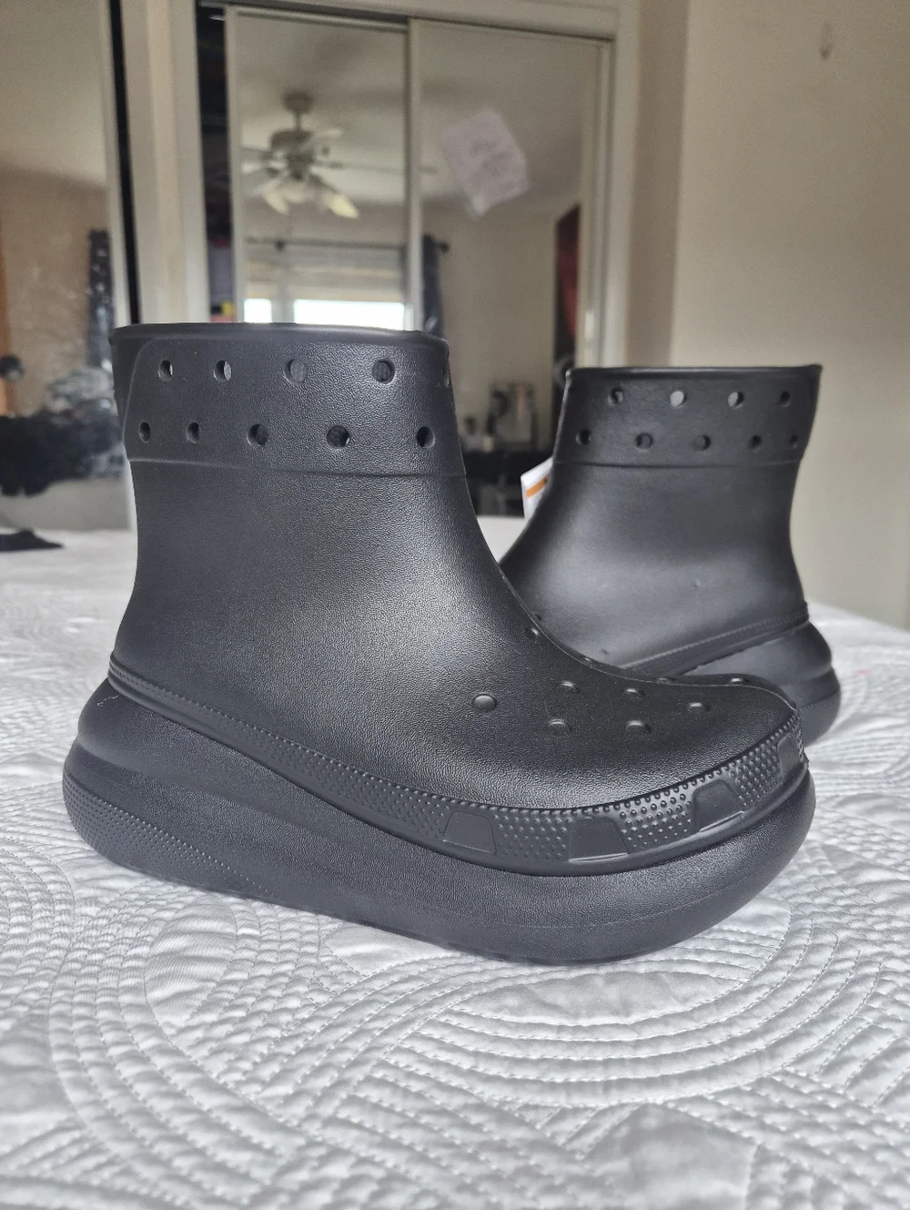 NWT Crocs Crush Boot Black Women 7 Platform
